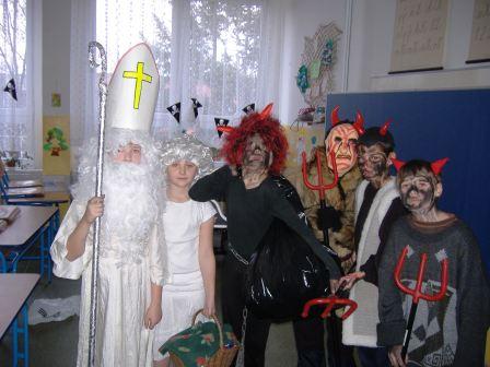 Mikuláš, anděl a čerti.JPG